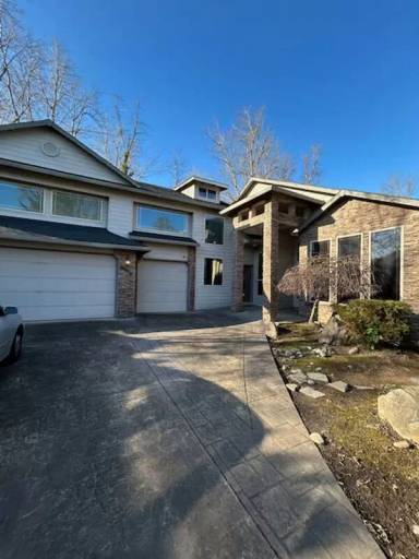 Main picture of 20375 NE Lakeside Dr