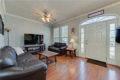 Main picture of 242 Forest Dr
