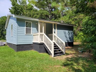 Main picture of 484 Country Club Rd