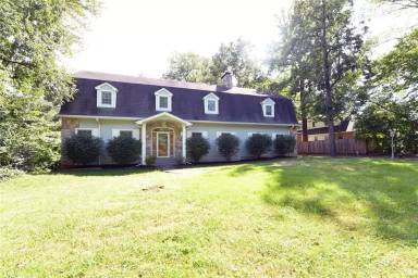Main picture of 8940 Ladue Rd