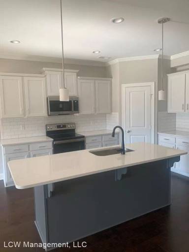 Main picture of 6826 Magnolia Park Ct