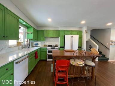 Main picture of 745 Deframe St