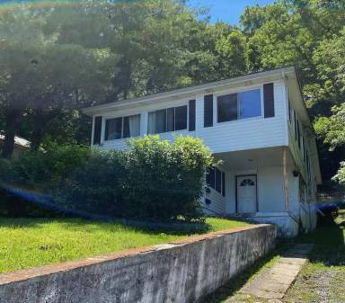 Main picture of 300 E Chestnut St