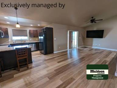 Main picture of 927 E Loma Dr