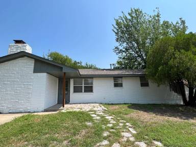 Main picture of 5603 NW Briarwood Ave