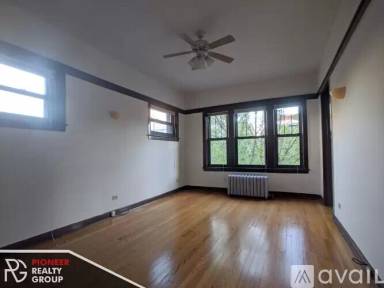 Main picture of 816 W Waveland Apartments