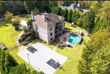 Main picture of 904 Carriage Path SE