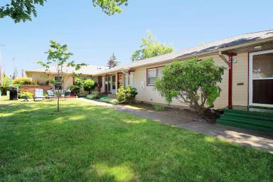 Main picture of 2404 SE 58th Ave