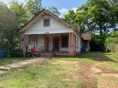 Main picture of 1504 E Fannin St
