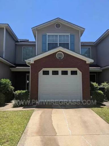 Main picture of 208 Foxchase Ln