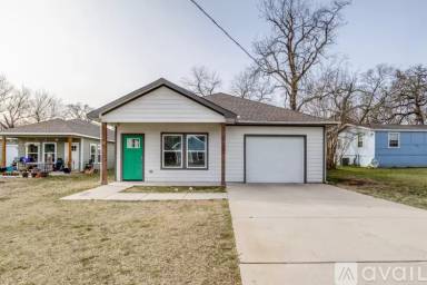 Main picture of 924 W Collins St