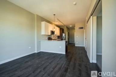 Main picture of 851 W Grand Ave