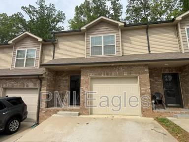 Main picture of 135 Country Ln
