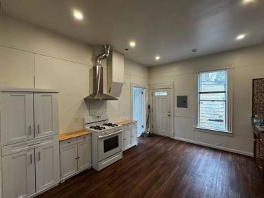 Main picture of 910 8th St