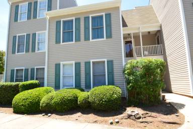 Main picture of 3319 Tarleton W