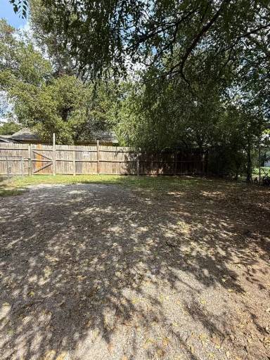 Main picture of 2011 Pearl Ave