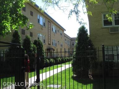 Main picture of 1815 W Touhy Ave