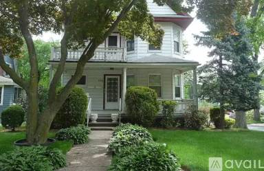Main picture of 275 Grove St