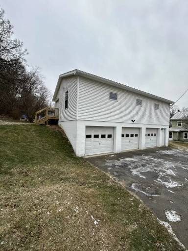 Main picture of 272 River Rd