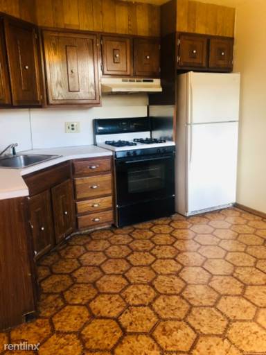 Main picture of 11 W 10th St