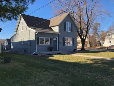 Main picture of 303 9th Ave SE