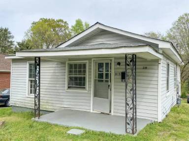 Main picture of 915 Willow Rd