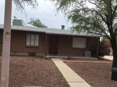 Main picture of 542 E Flores St