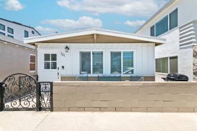 Main picture of 121 25th St