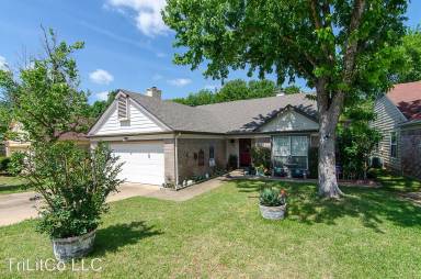 Main picture of 16304 Kicking Bird Dr