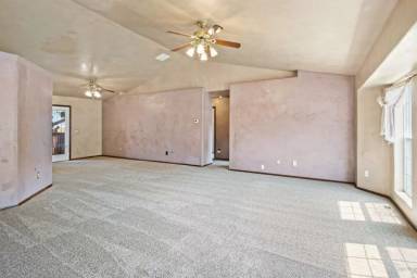 Main picture of 282 S Golden Dr