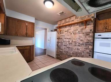 Main picture of 121 Laura Dr