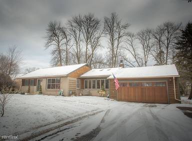 Main picture of 8036 N Poplar Dr