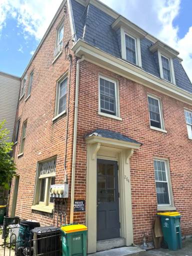 Main picture of 284 Lincoln Way W