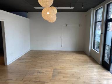 Main picture of 1463 Broadway