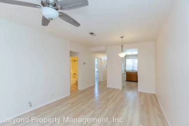 Main picture of 4111 Iowa St