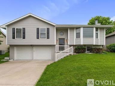 Main picture of 923 NE 108th St