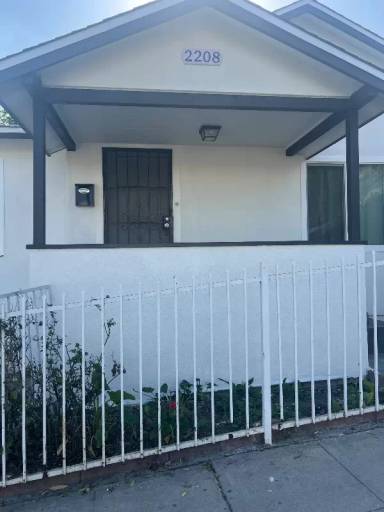 Main picture of 2208 Kent St