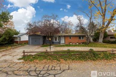 Main picture of 6910 W Holiday Dr