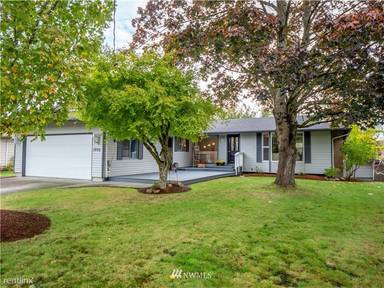 Main picture of 1775 Clovercrest St