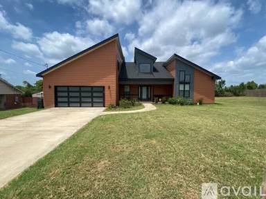 Main picture of 2608 6th Ct
