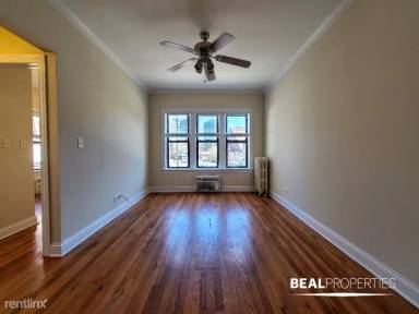 Main picture of 744 W Addison St