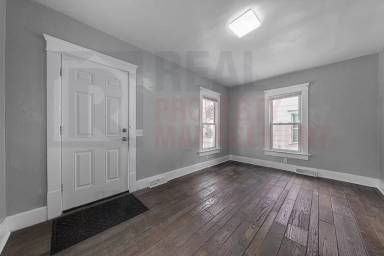 Main picture of 543 Beacon St