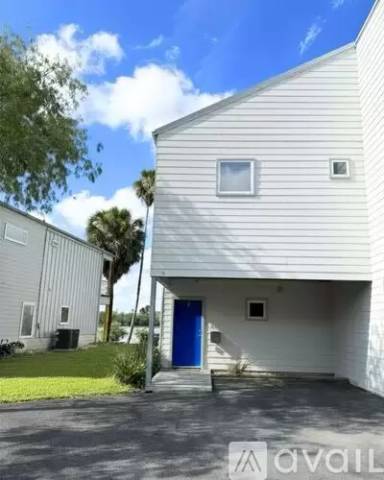 Main picture of 1226 Lakeside Blvd