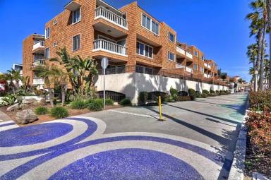 Main picture of 600 E Oceanfront