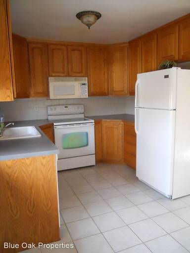 Main picture of 2461 E 18th St