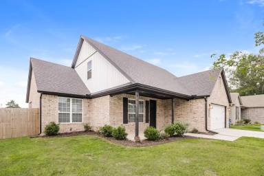 Main picture of 1709 Woodhause Cir
