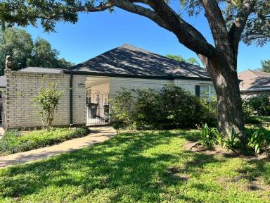 Main picture of 15921 Congo Ln
