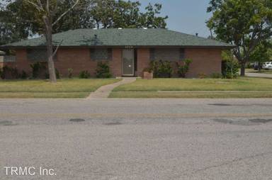 Main picture of 4650 Lamont St