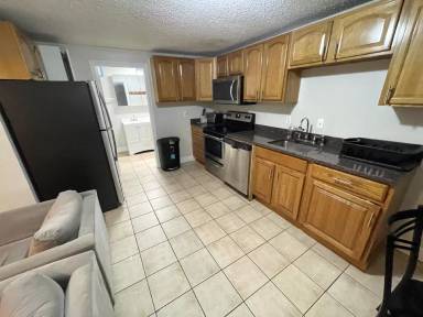 Main picture of 32 Shelby St