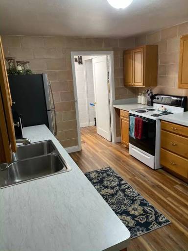 Main picture of 966 J St